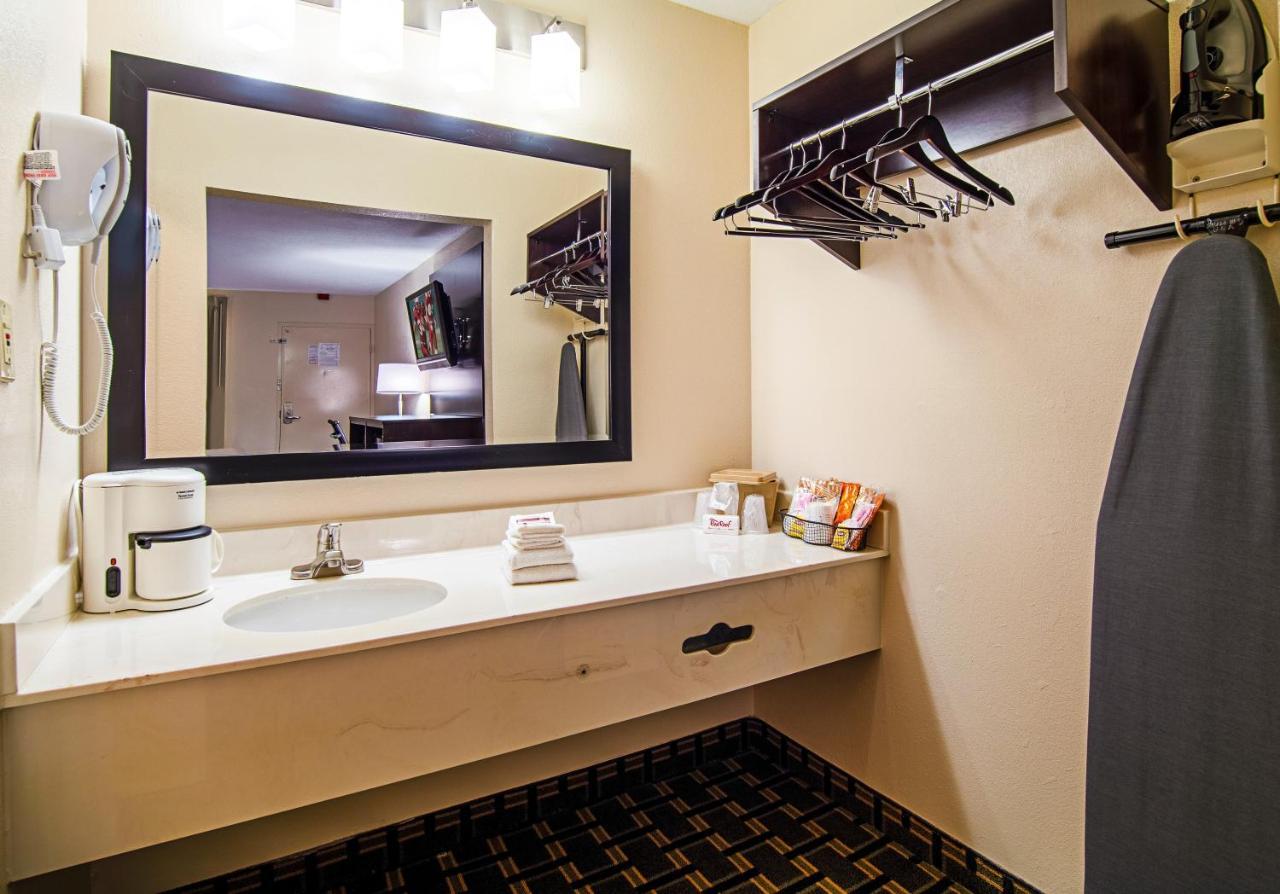 Red Roof Inn & Suites Greenwood, Sc Екстер'єр фото