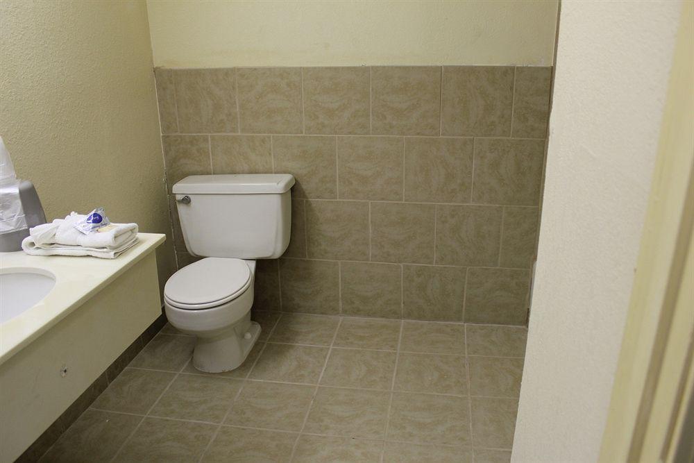 Red Roof Inn & Suites Greenwood, Sc Екстер'єр фото